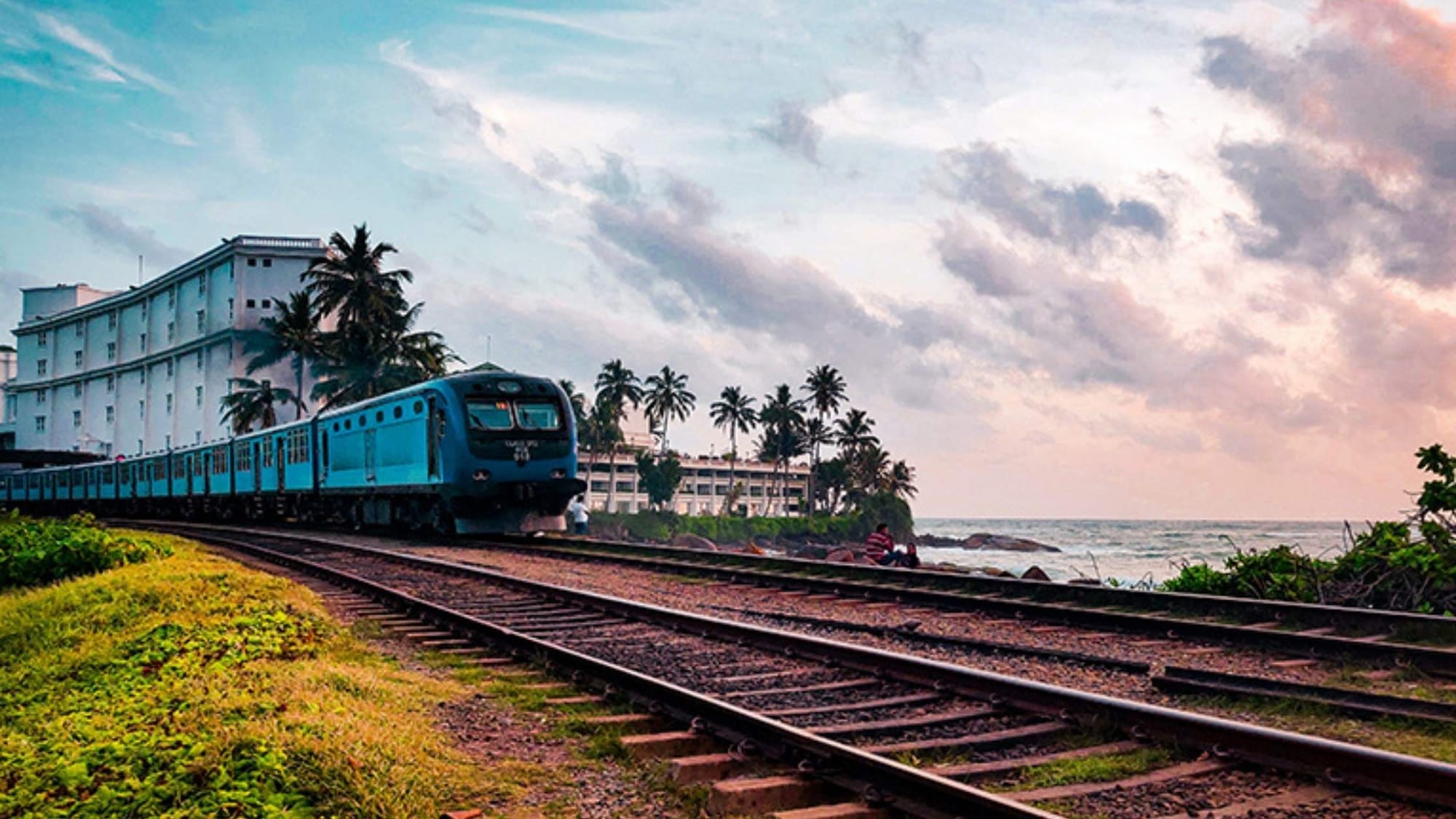 How to Travel Sri Lanka by Train: Routes, Tips & Scenic Stops