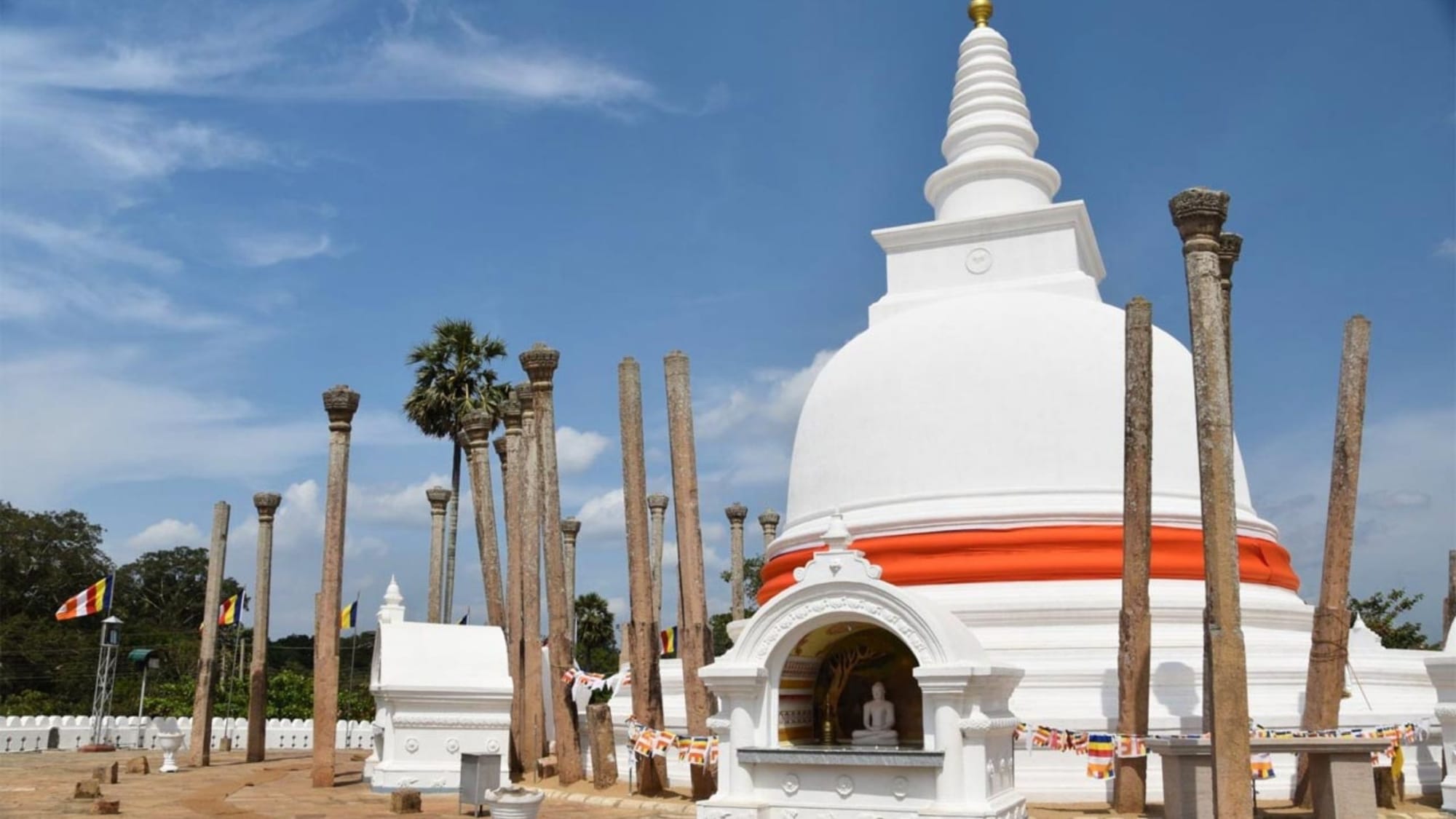Sri Lanka Temple Etiquette: Essential Guide for First-Time Visitors